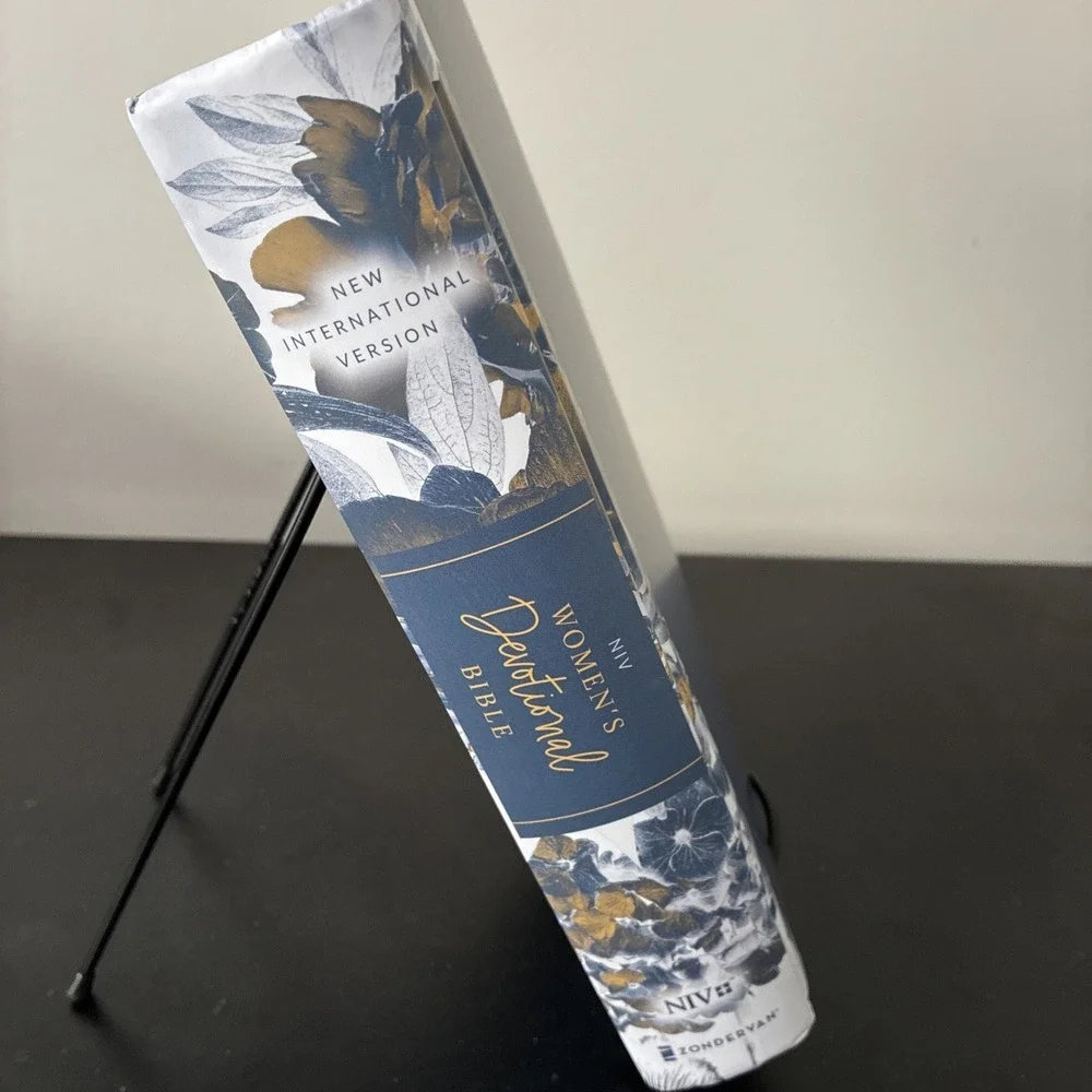 Women's Devotional Bible, NIV, Hardcover, Comfort Print by Zondervan (Very Good)
